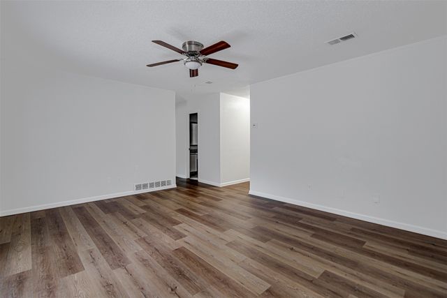 207 Stefanie Street, Burleson, TX 76028