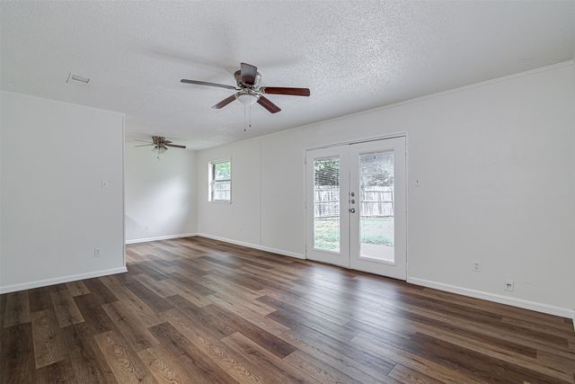 207 Stefanie Street, Burleson, TX 76028