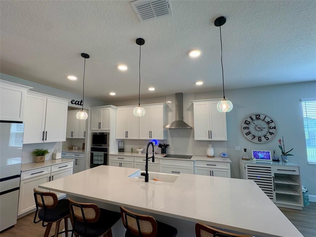 Image 12 of property listing at 124 LAKE DRIVE, Oviedo, FL 32765