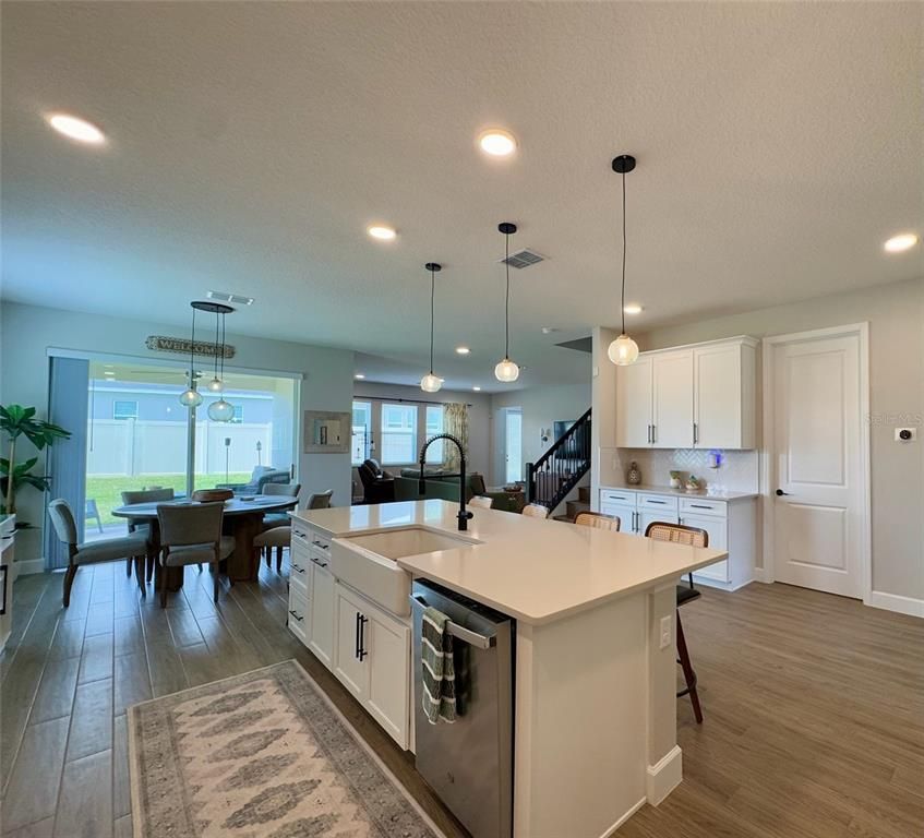 Image 13 of property listing at 124 LAKE DRIVE, Oviedo, FL 32765