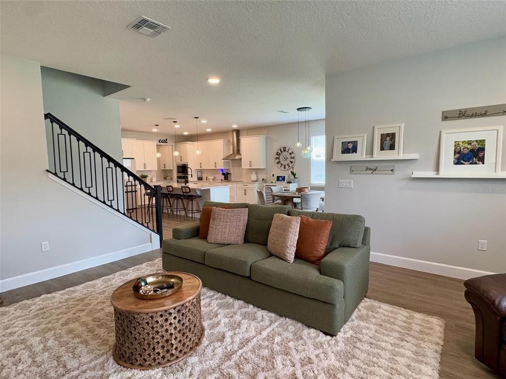 Image 17 of property listing at 124 LAKE DRIVE, Oviedo, FL 32765