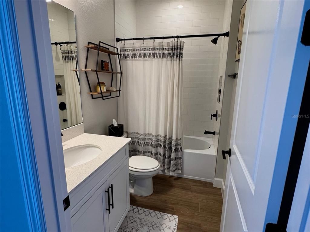 Image 19 of property listing at 124 LAKE DRIVE, Oviedo, FL 32765