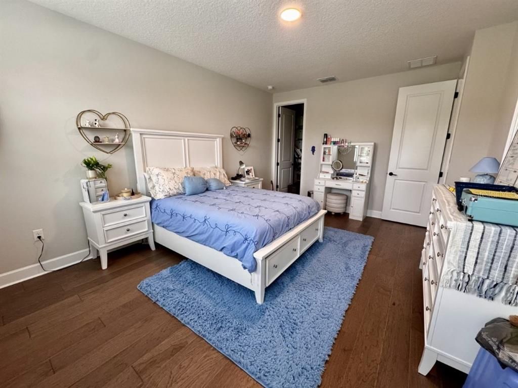 Image 21 of property listing at 124 LAKE DRIVE, Oviedo, FL 32765