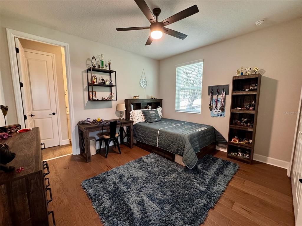 Image 24 of property listing at 124 LAKE DRIVE, Oviedo, FL 32765