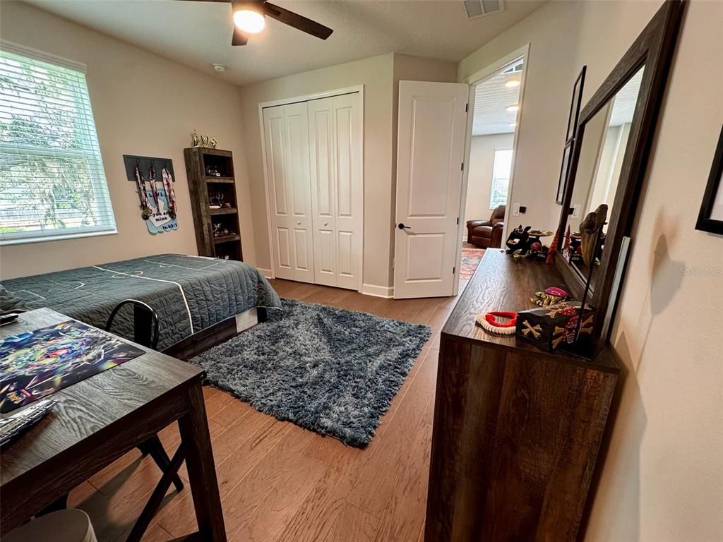 Image 25 of property listing at 124 LAKE DRIVE, Oviedo, FL 32765