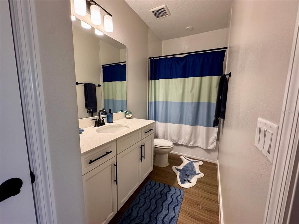 Image 26 of property listing at 124 LAKE DRIVE, Oviedo, FL 32765