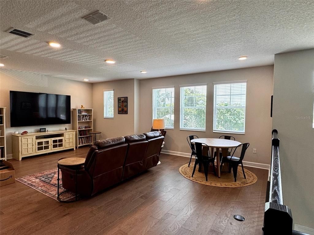 Image 27 of property listing at 124 LAKE DRIVE, Oviedo, FL 32765
