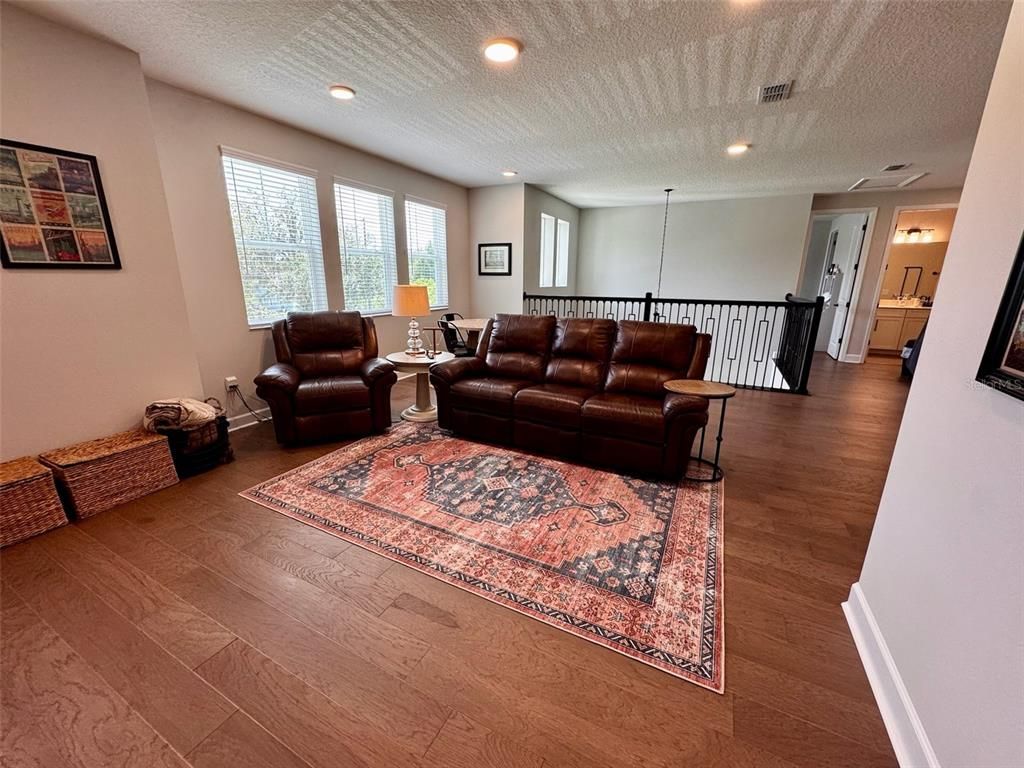 Image 28 of property listing at 124 LAKE DRIVE, Oviedo, FL 32765
