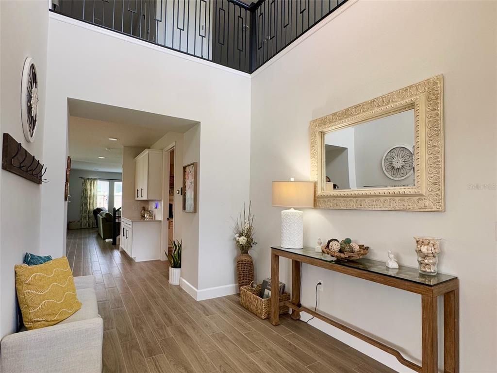 Image 3 of property listing at 124 LAKE DRIVE, Oviedo, FL 32765