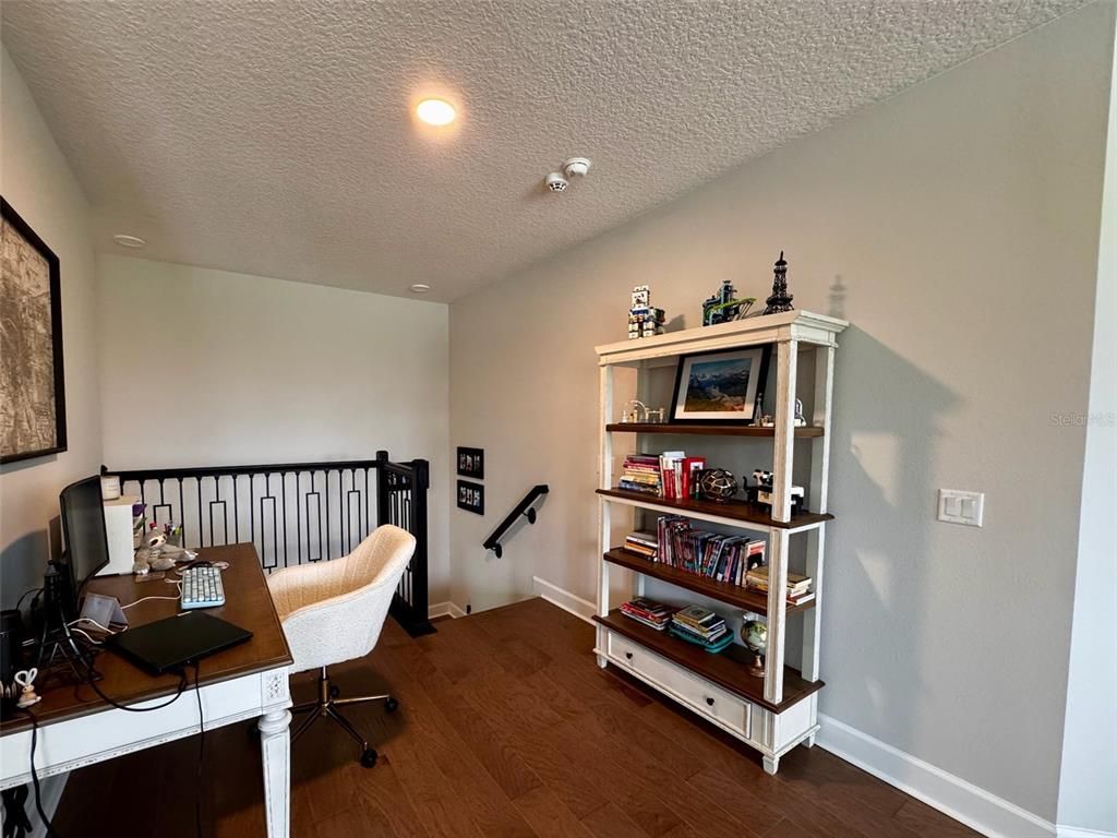 Image 30 of property listing at 124 LAKE DRIVE, Oviedo, FL 32765