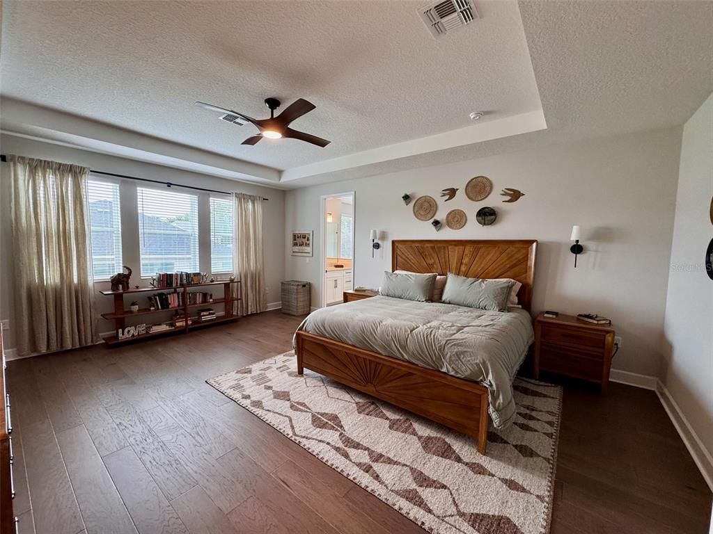 Image 32 of property listing at 124 LAKE DRIVE, Oviedo, FL 32765