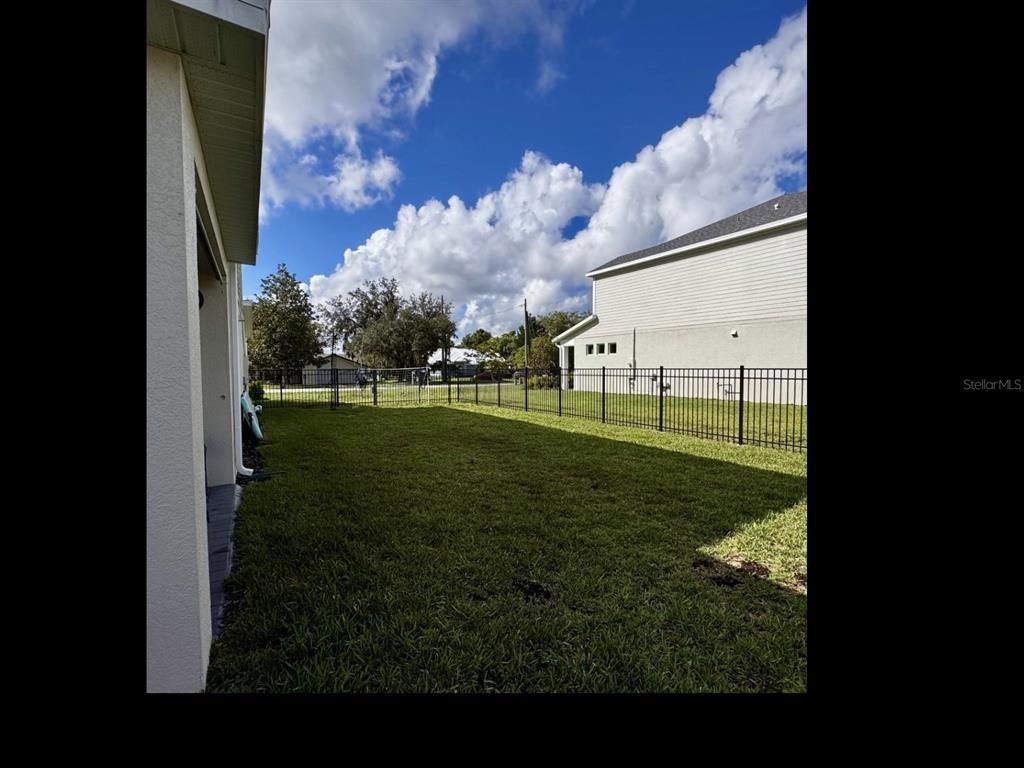 Image 38 of property listing at 124 LAKE DRIVE, Oviedo, FL 32765