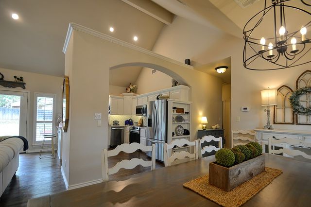 704 Cardinal Dr, Kerrville, TX 78028