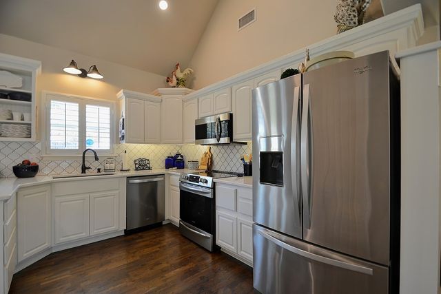 704 Cardinal Dr, Kerrville, TX 78028