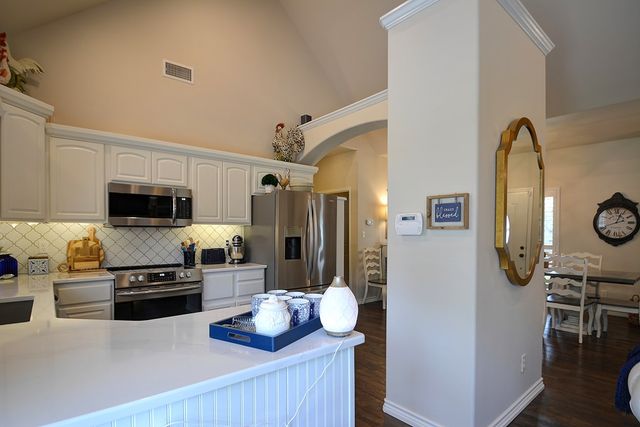 704 Cardinal Dr, Kerrville, TX 78028