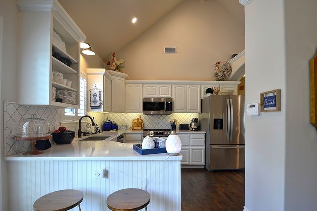 704 Cardinal Dr, Kerrville, TX 78028