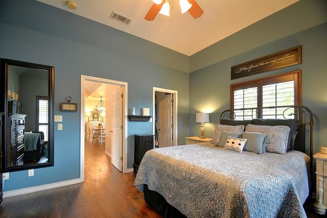 704 Cardinal Dr, Kerrville, TX 78028