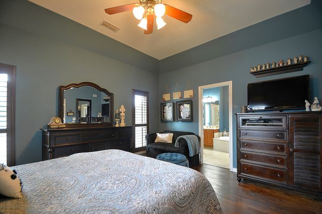 704 Cardinal Dr, Kerrville, TX 78028