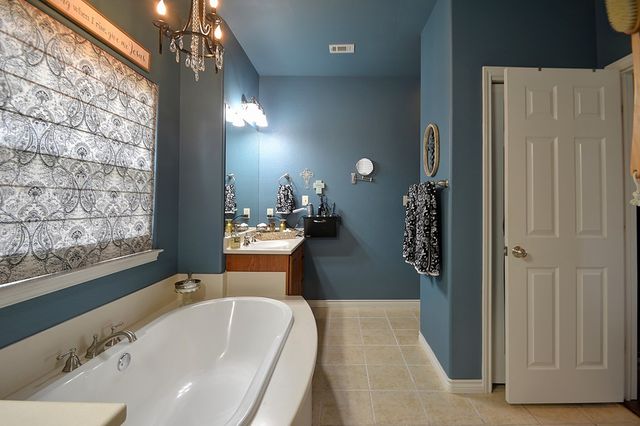 704 Cardinal Dr, Kerrville, TX 78028