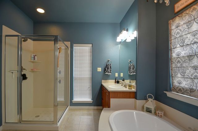 704 Cardinal Dr, Kerrville, TX 78028