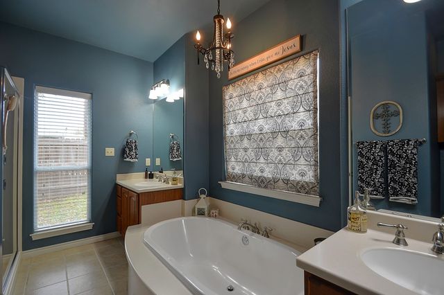 704 Cardinal Dr, Kerrville, TX 78028