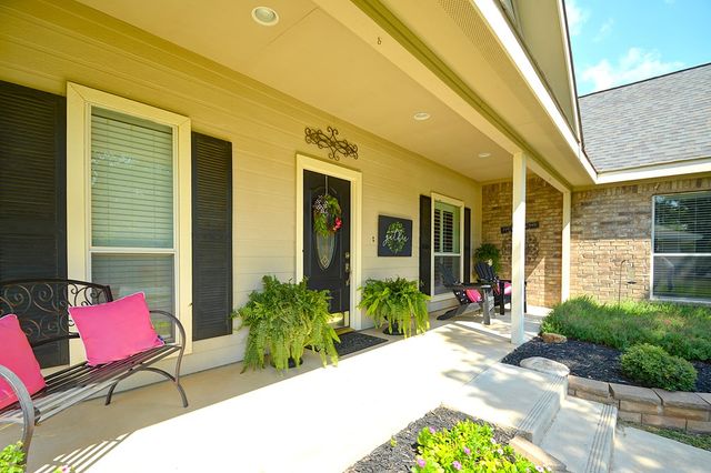 704 Cardinal Dr, Kerrville, TX 78028