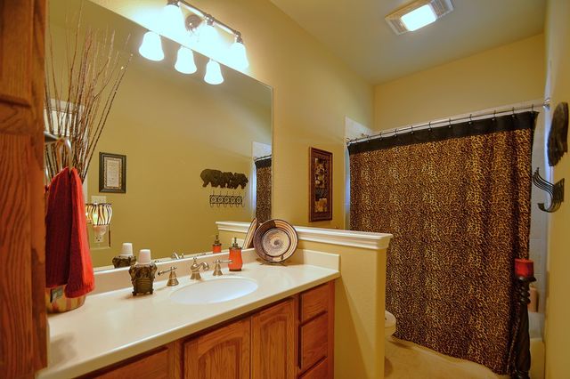 704 Cardinal Dr, Kerrville, TX 78028