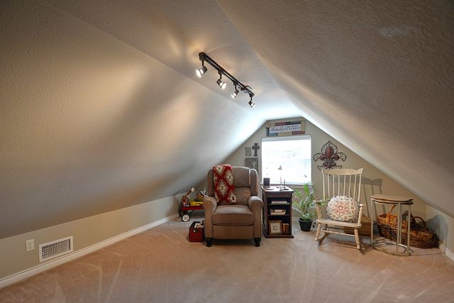 704 Cardinal Dr, Kerrville, TX 78028