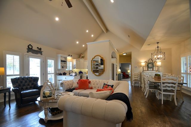 704 Cardinal Dr, Kerrville, TX 78028