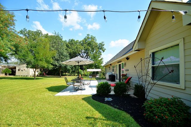 704 Cardinal Dr, Kerrville, TX 78028