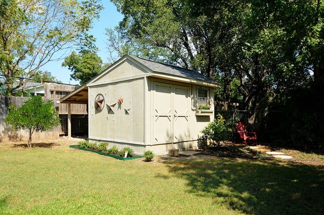 704 Cardinal Dr, Kerrville, TX 78028