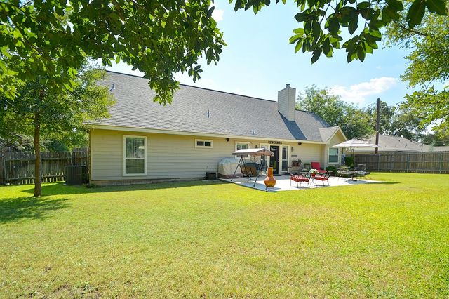 704 Cardinal Dr, Kerrville, TX 78028