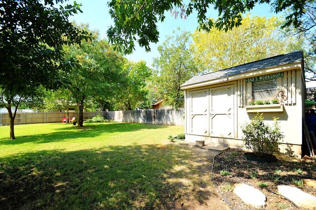 704 Cardinal Dr, Kerrville, TX 78028