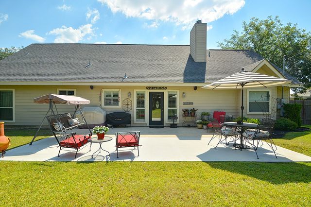 704 Cardinal Dr, Kerrville, TX 78028