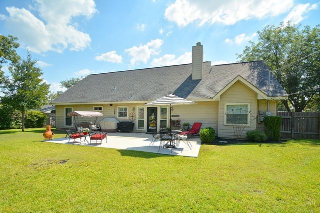 704 Cardinal Dr, Kerrville, TX 78028