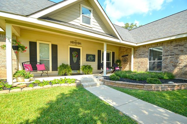 704 Cardinal Dr, Kerrville, TX 78028