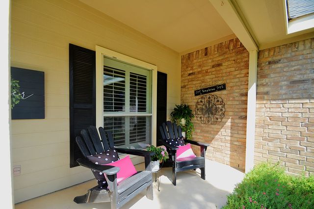 704 Cardinal Dr, Kerrville, TX 78028