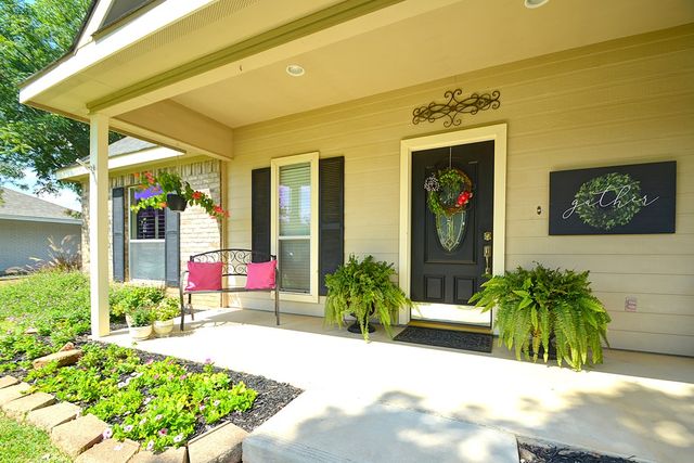 704 Cardinal Dr, Kerrville, TX 78028