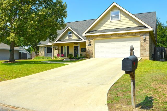 704 Cardinal Dr, Kerrville, TX 78028