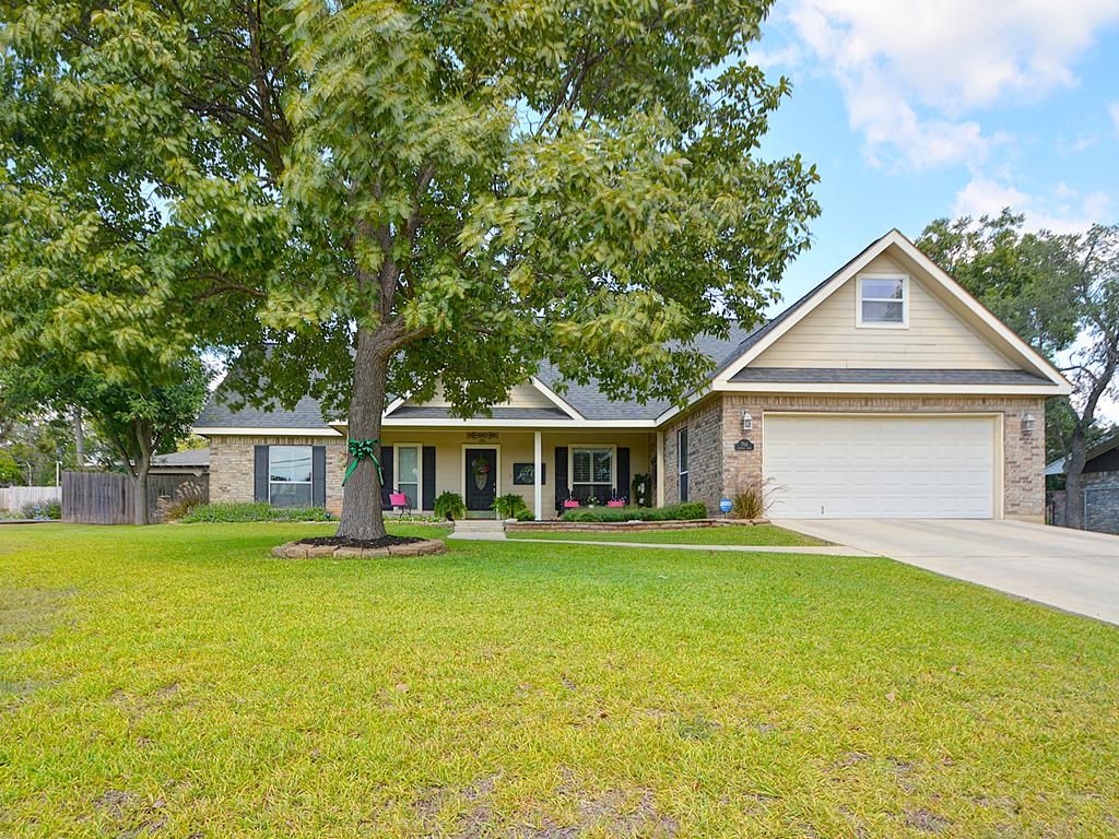 704 Cardinal Dr, Kerrville, TX 78028