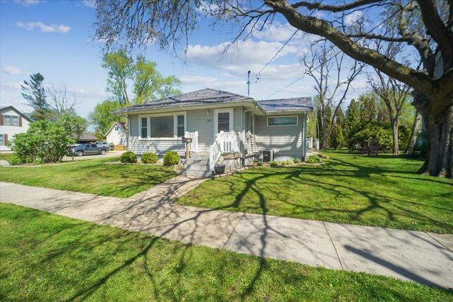 621 W Charles, Oelwein, IA 50662