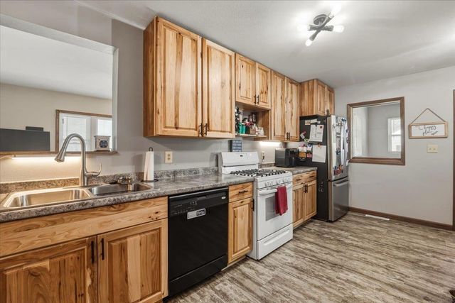 621 W Charles, Oelwein, IA 50662