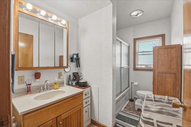 621 W Charles, Oelwein, IA 50662