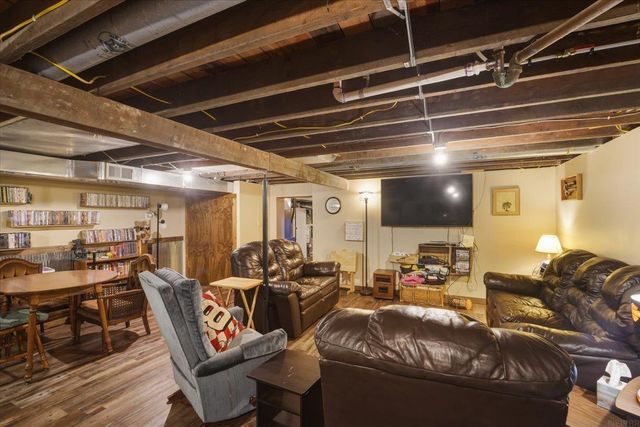 621 W Charles, Oelwein, IA 50662