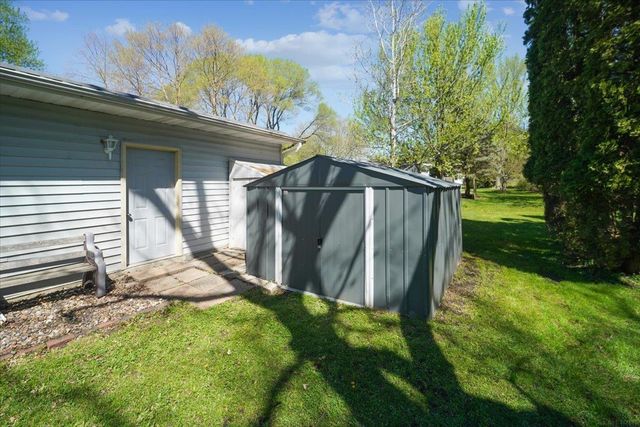 621 W Charles, Oelwein, IA 50662