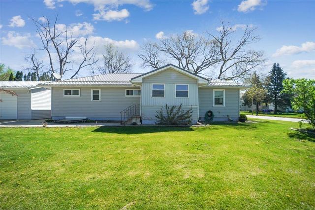 621 W Charles, Oelwein, IA 50662