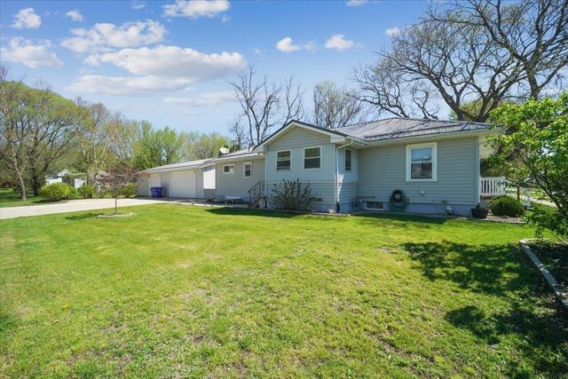 621 W Charles, Oelwein, IA 50662