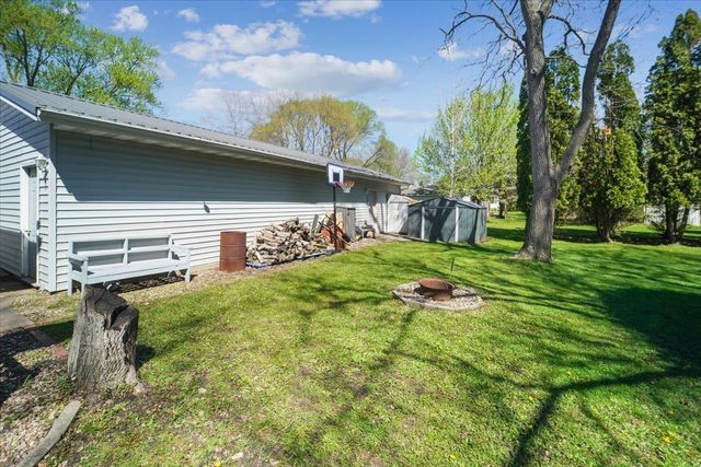 621 W Charles, Oelwein, IA 50662