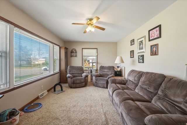 621 W Charles, Oelwein, IA 50662
