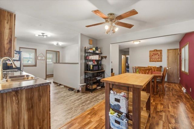 621 W Charles, Oelwein, IA 50662